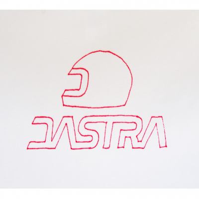 t-shirt-Dastra-logo-alla-base-del-collo